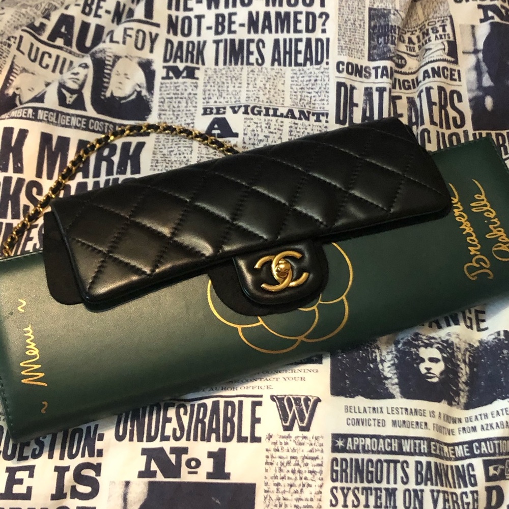 Sold! Chanel Brasserie 2015 NWOT Green Menu clutch - Picture 3 of 8